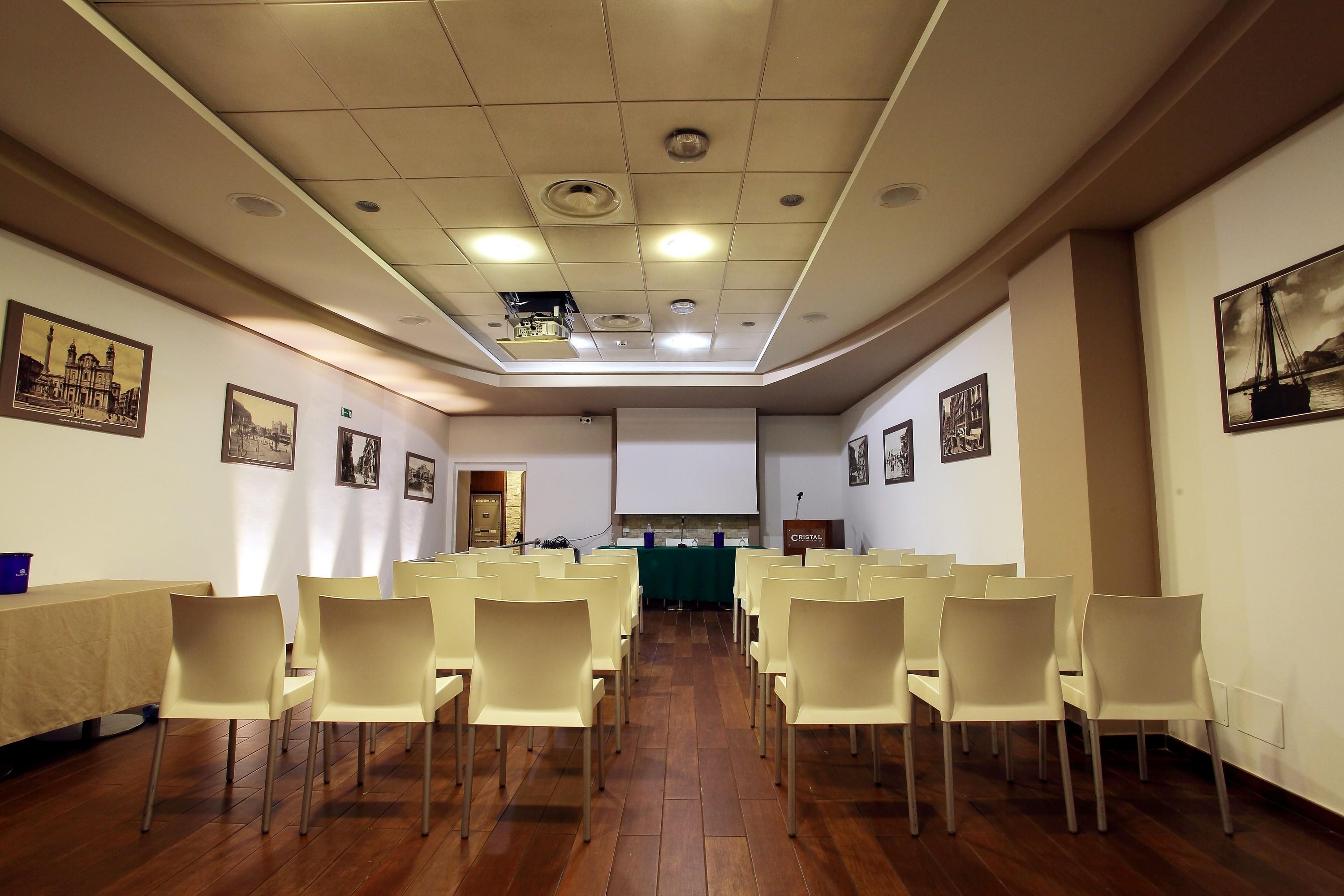 Ibis Styles Cristal Hotel 4*